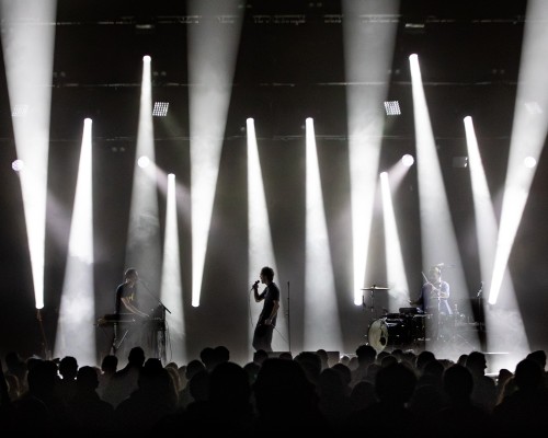 Mina Raayeb sur la scène de l'Antipode, Rennes