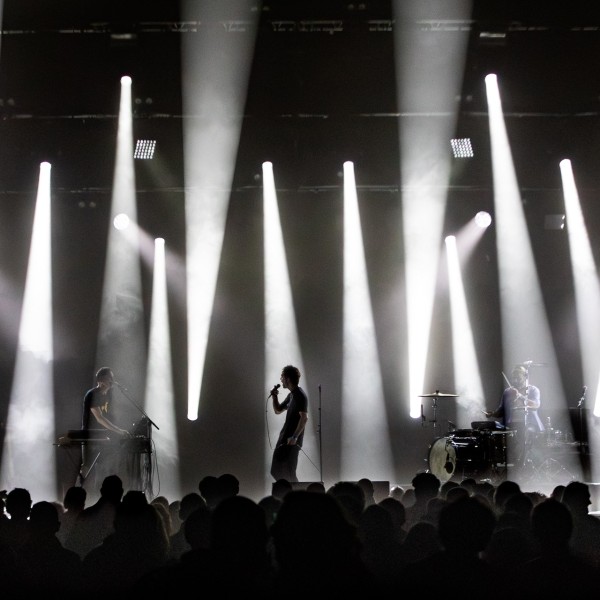 Mina Raayeb sur la scène de l'Antipode, Rennes